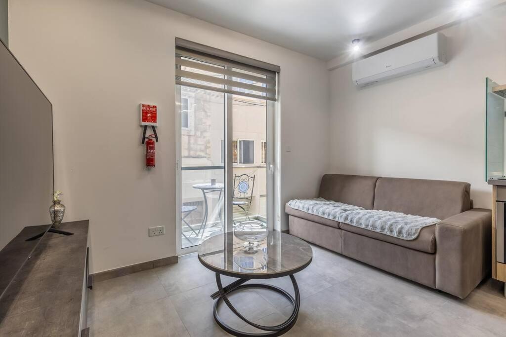 Nocturnal Elegance Apartment By Solea スリーマ エクステリア 写真