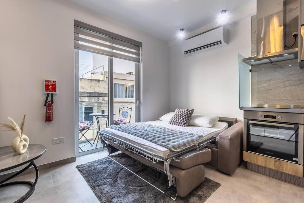 Nocturnal Elegance Apartment By Solea スリーマ エクステリア 写真