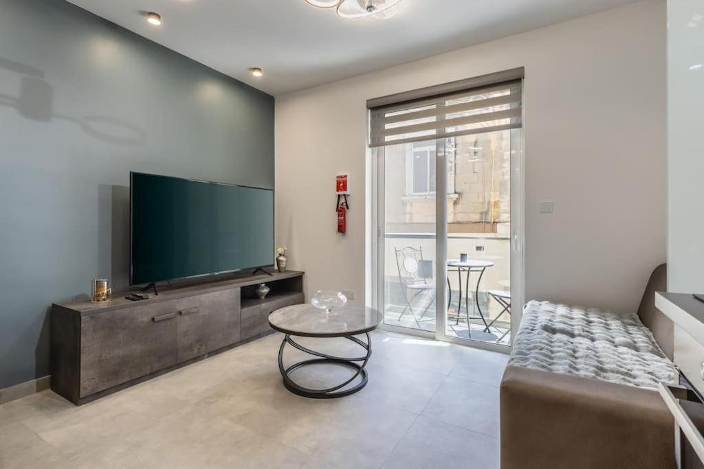Nocturnal Elegance Apartment By Solea スリーマ エクステリア 写真